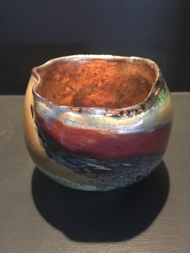 Glass tea bowls are also used in summer, suggesting coolness. This was a new discovery to me. This glass matcha bowl is by Keiji Okushima, an artist I had the pleasure to meet at an exhibition at Manpuku-ji Temple near Uji.